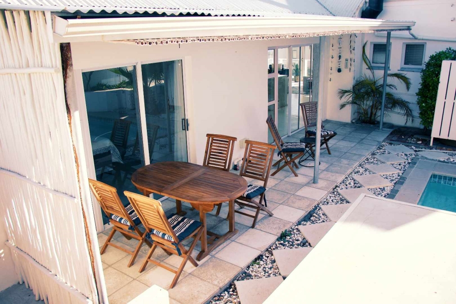 To Let 4 Bedroom Property for Rent in Bloubergstrand Western Cape
